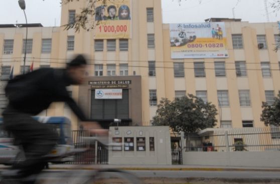 Padres de niños infectados con poliomielitis denunciarán al Minsa