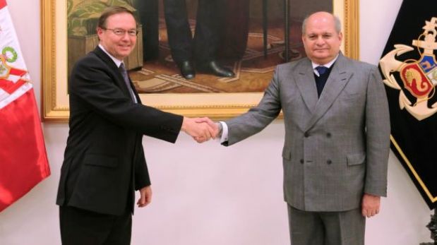 El Perú y Finlandia analizan posible acuerdo en temas de defensa