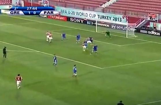 VIDEO: la paró de pecho casi sin espacio y anotó un golazo de chalaca
