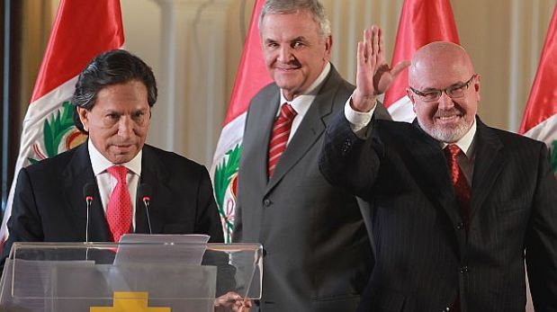 Perú Posible: "Bruce y Reátegui deben explicar caso de cheques de senador dominicano"