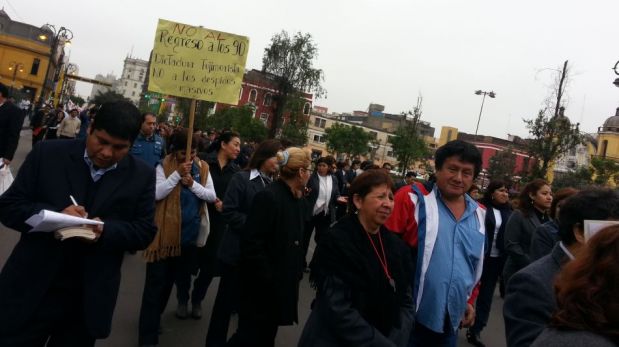 FOTOS: la avenida Abancay es un caos por las protestas de trabajadores estatales y universitarios
