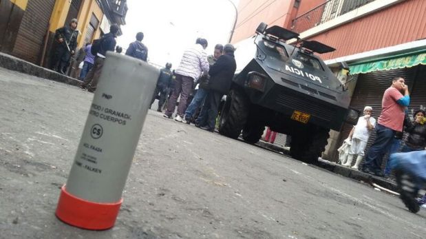 FOTOS: la violenta gresca entre universitarios y policías en el centro de Lima