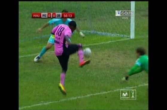 VIDEO: Andrés Mendoza volvió a fallar un gol en la puerta del arco