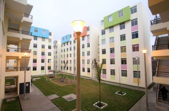 Villarán entregó departamentos a 81 familias del margen del río Rímac