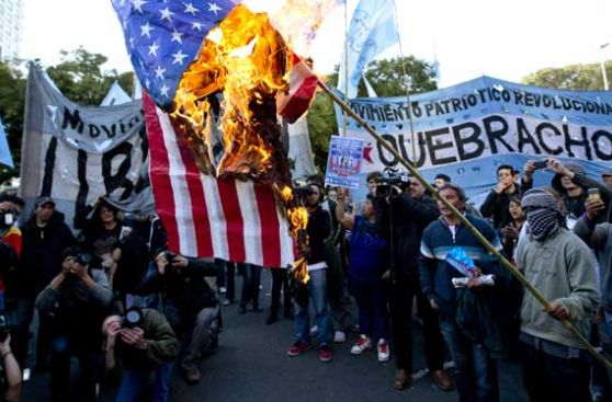 Argentina protesta por acuerdo firmado entre YPF y Chevron