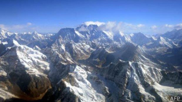 Los glaciares protegen a las montañas de la erosión, no la generan