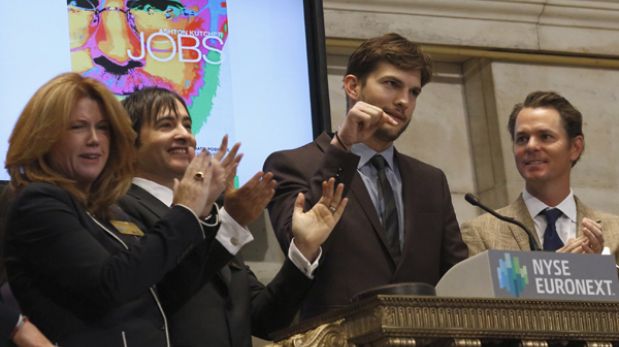 Ashton Kutcher alborota la Bolsa de Nueva York para promocionar "Jobs"