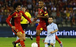 Conoce a Mathieu Valbuena, un jugador que parece un enano en esta foto