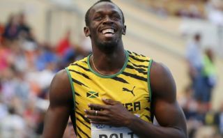 Usain Bolt avanzó sonriendo a la final de los 200 metros del mundial