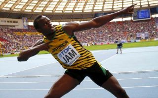 Usain Bolt ganó tres oros e igualó el récord de medallas de Carl Lewis