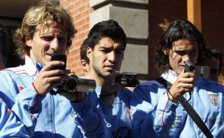 Uruguay viene con todo: Forlán, Suárez y Cavani estarán ante Perú