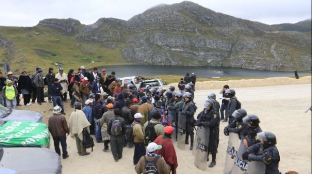 La policía detiene a cuatro ronderos durante paro antiminero en Cajamarca