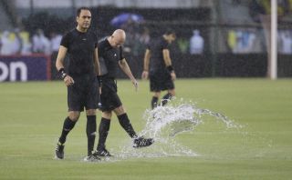 FOTOS: la intensa lluvia que retrasó el duelo entre Colombia y Ecuador en Barranquilla