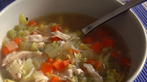 ¿Por qué la sopa de pollo es efectiva contra el resfrío?