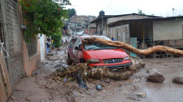 FOTOS: México sufre las graves consecuencias de dos tormentas en sus dos costas