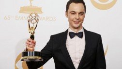 Emmy 2013: Jim Parsons y Julia Louis-Dreyfus ganan primeros premios