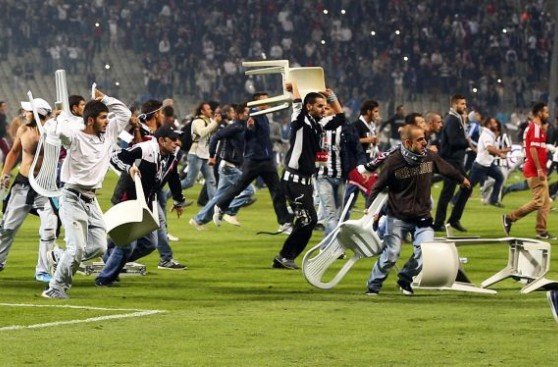 Violencia en partido Besiktas-Galatasaray causó "vergüenza" en Turquía