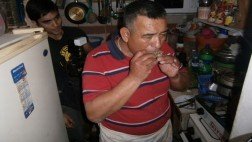 FOTOS: la polémica festividad de Cañete en la que se celebra comiendo gato