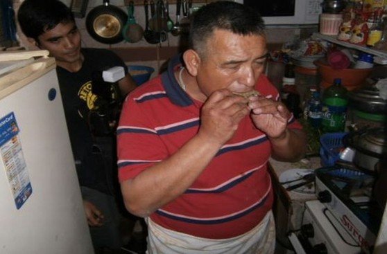 FOTOS: la polémica festividad de Cañete en la que se celebra comiendo gato