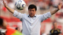 Pasarella se despide de River Plate en guerra con Julio Grondona