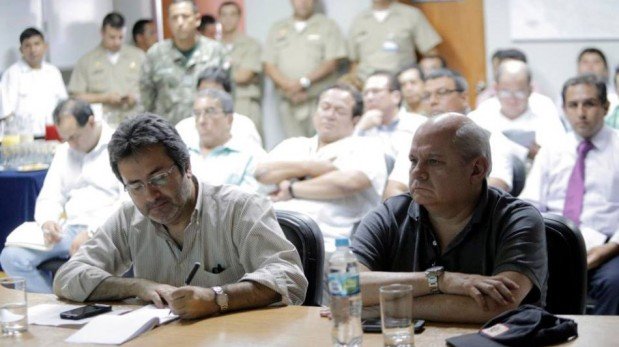 Ministros Juan Jiménez y Pedro Cateriano supervisaron la labor de la Marina en Iquitos [FOTOS]