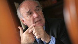 Coagente García Belaunde calificó de "especulación chilena" postergación del fallo de La Haya