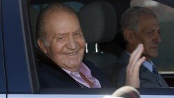 El rey Juan Carlos salió del hospital tras operación: “Estoy muy bien”