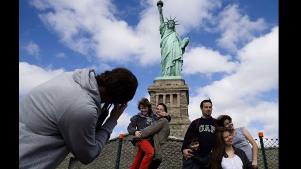 La Estatua de la Libertad fue reabierta hoy al público pese a cierre parcial de gobierno [FOTOS]