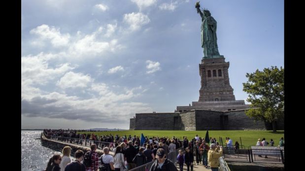 La Estatua de la Libertad fue reabierta hoy al público pese a cierre parcial de gobierno [FOTOS]
