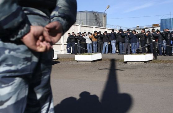 Redada contra inmigrantes en Rusia acabó con 1.200 detenidos