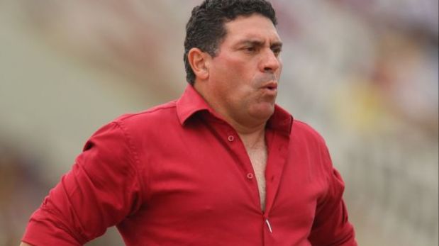 “Al jugador peruano le gusta más salir en fotos sociales que en las de fútbol”