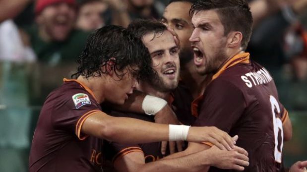 La Roma vence 2-0 al Napoli y suma su octavo triunfo consecutivo en la Serie A