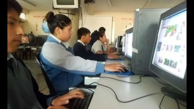 Colegio y hogares de Manchay se benefician con internet de alta velocidad