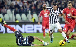 Juventus goleó 4-0 al Catania y se pone a dos puntos de la Roma