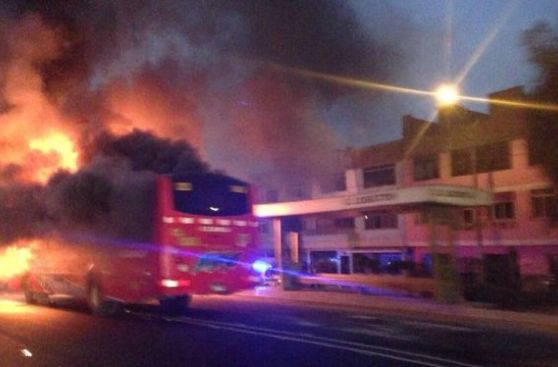 Bus de la empresa El Rápido se incendió en la Vía de Evitamiento