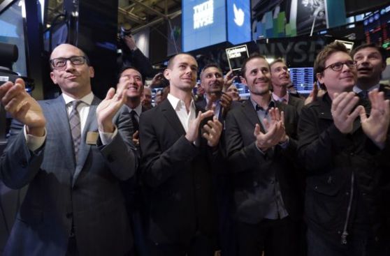 A Twitter le fue mucho mejor que a Facebook en su debut bursátil