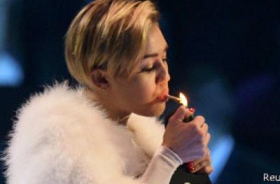 El "cigarrillo" de Miley Cyrus eclipsó los dos MTV Europa de Eminem
