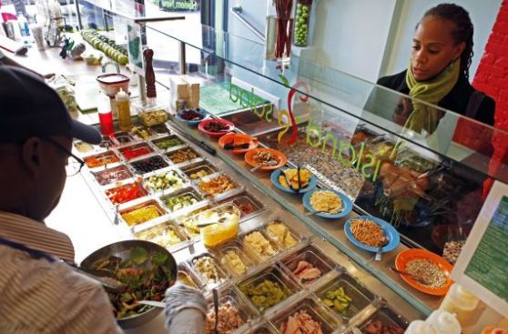 California: ordenan retiro de 82 toneladas de ensalada por contaminación