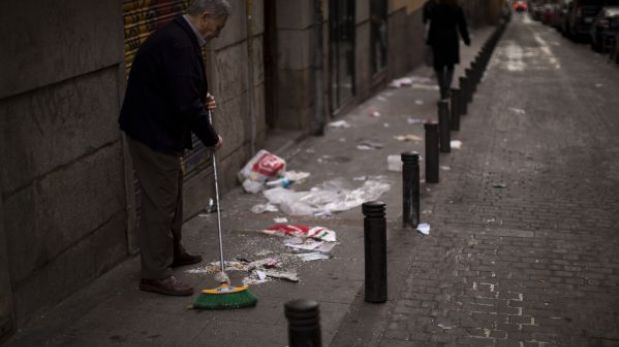 Madrid se acerca a alerta sanitaria: calles se inundan de basura tras ocho días de huelga de barrenderos [FOTOS]