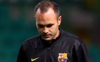 Iniesta sigue sin renovar con Barcelona y Manchester United va por él