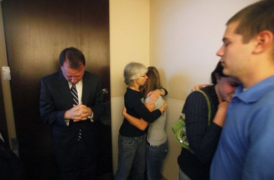 EE.UU.: Senador apuñalado habría salido de su casa para pedir ayuda