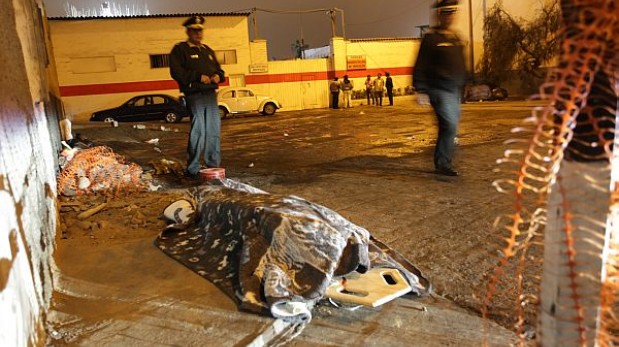 Delincuentes con skates asesinaron a un joven durante asalto en el Callao