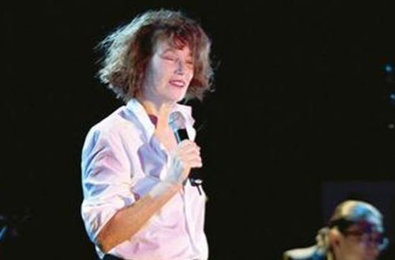 Fotógrafa Kate Barry, hija de Jane Birkin, murió tras caer del cuarto piso