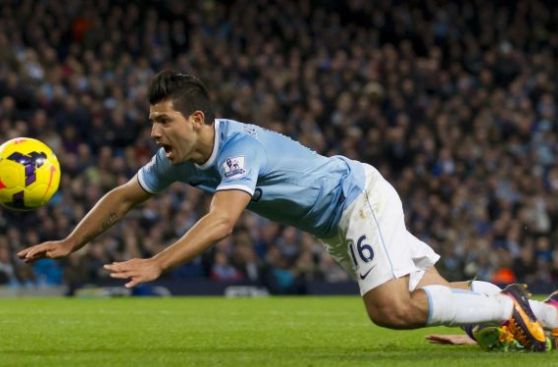 Sergio Agüero estará al menos un mes de baja por una lesión en el gemelo