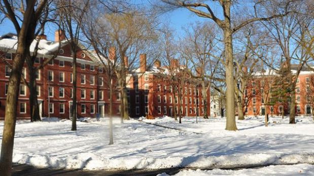 Universidad de Harvard es evacuada por amenaza de bombas