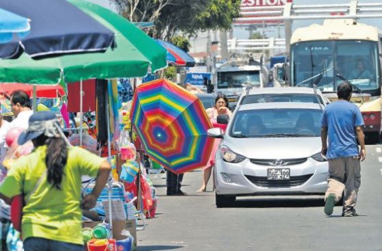 La salida a las playas del sur se complica por ambulantes y obras inconclusas