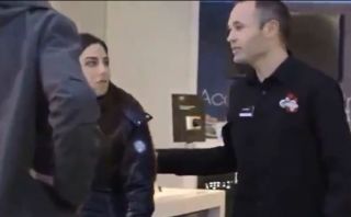 El día en que Andrés Iniesta vendió smartphones y casi nadie lo reconoció