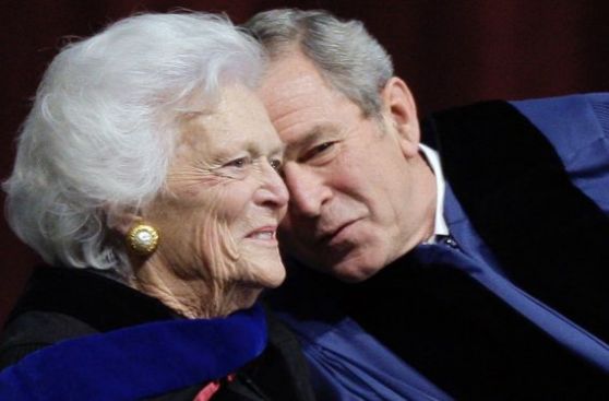 Internan a madre de George W. Bush por problemas respiratorios
