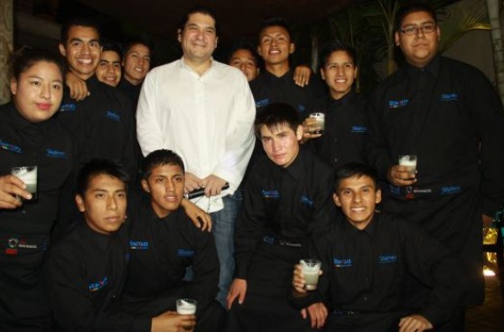 Gastón Acurio presenta nueva promoción de mozos de Pachacútec