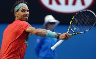 Rafael Nadal sufre para vencer a Nishikori en Australia
